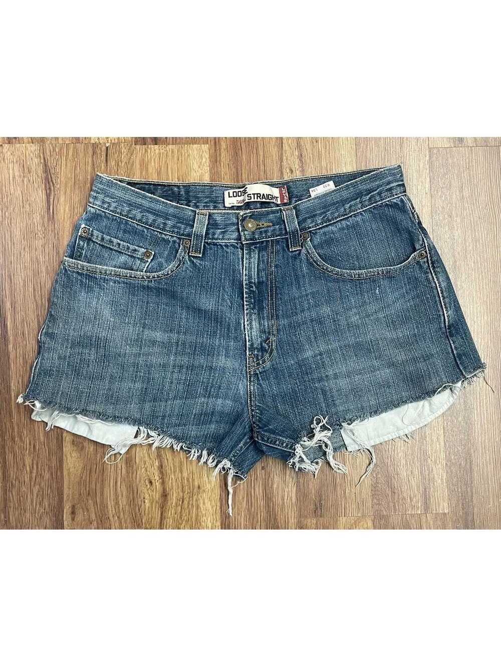 Vintage Levi's 569 Cut Offs Denim SHORTS size 32 ( measured sz w-31”) 2” inseam